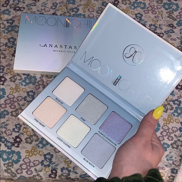 Anastasia Beverly Hills Other - Anastasia Beverly Hills MOONCHILD glow kit palette Anastasia Beverly Hills Other - Anastasia Beverly Hills MOONCHILD glow kit palette
